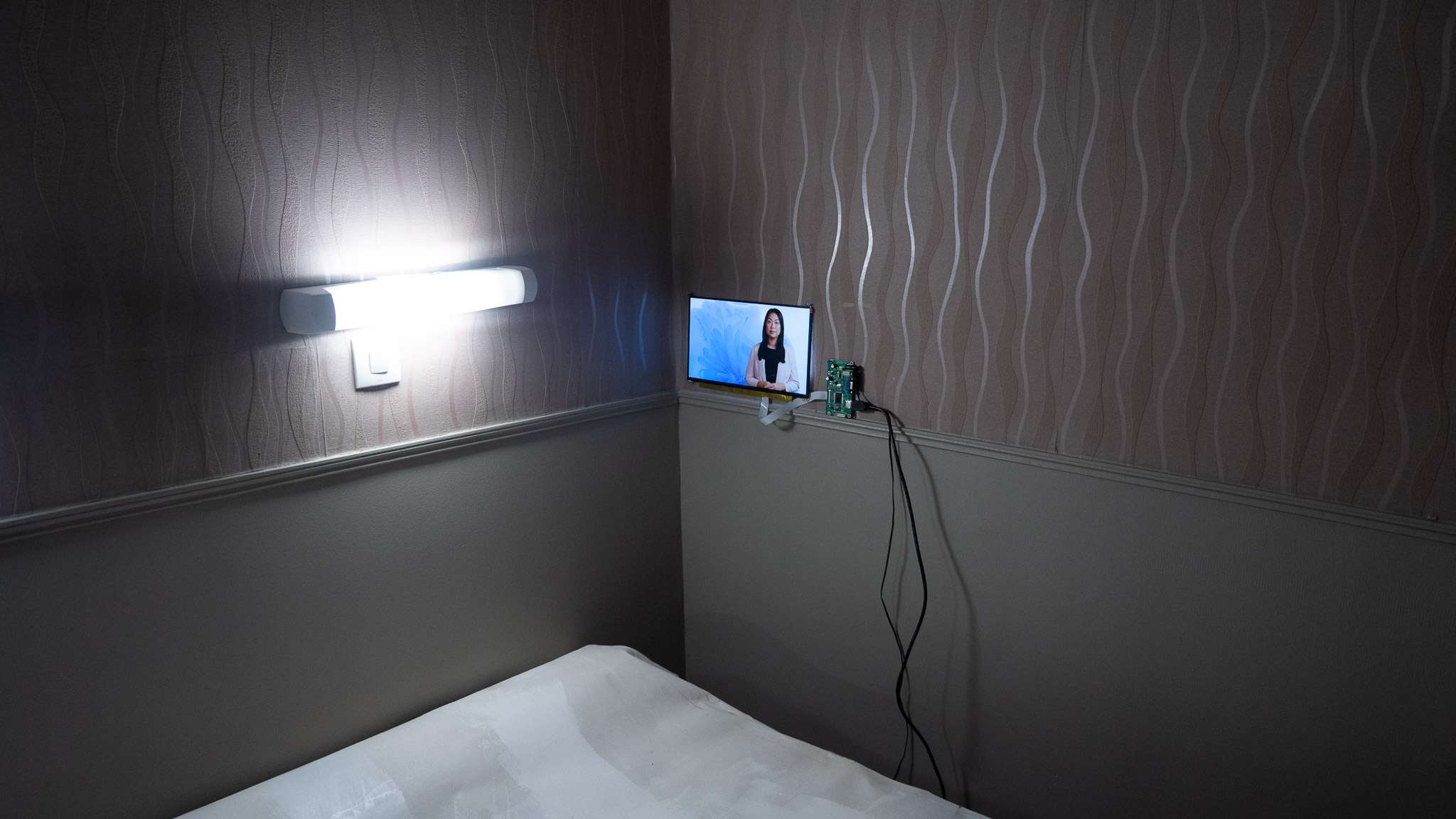 Exhibition view: <em>ULTRALIGHT (motel room live)</em>, group show, Hôtel des Arts, Paris (FR), 2022. Curated by Enzo Pernet and Alexis Puget. Photo © Shanna Warocquier