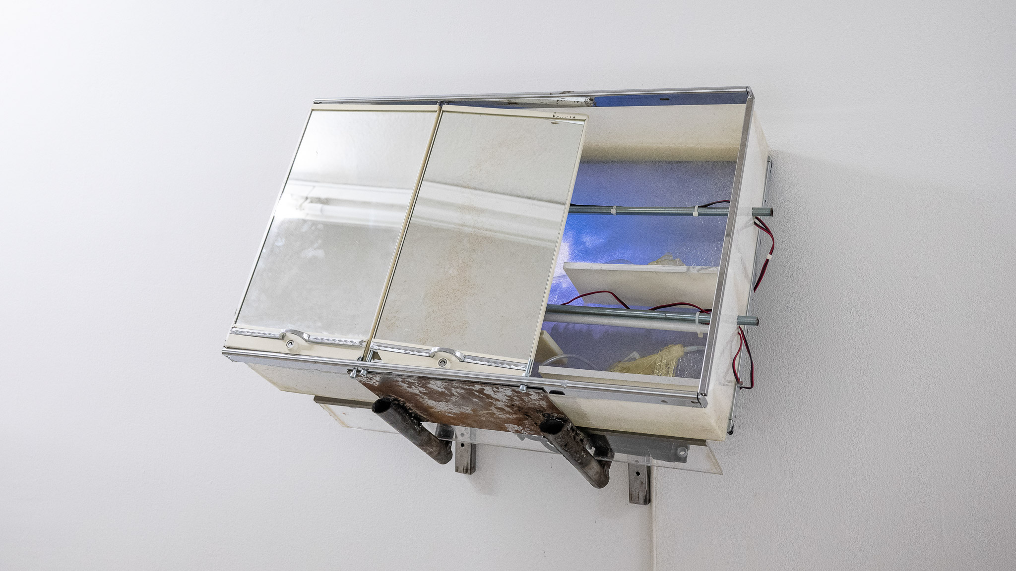 <em>k*raut.bolid*willkommen</em>, 2023. Exhibition view: <em>Will I still perform tomorrow ?</em>, group show, Kunstverein Freiburg, Freiburg (DE), 2023-2024, part of <em>Regionale 24</em>. Curated by Heinrich Dietz and Marilena Raufeisen. Photo © Marc Doradzillo
